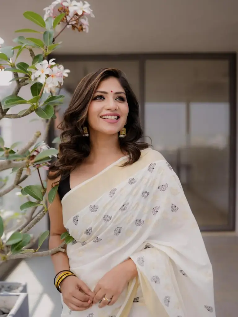 SS01 - Mul Flower gold and black cotton embroidered saree