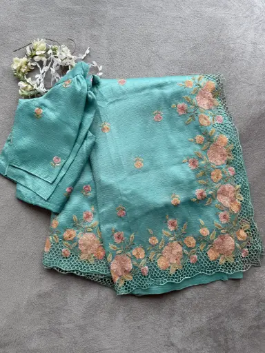 Q0020 - Crushed Organsa Cutwork Saree