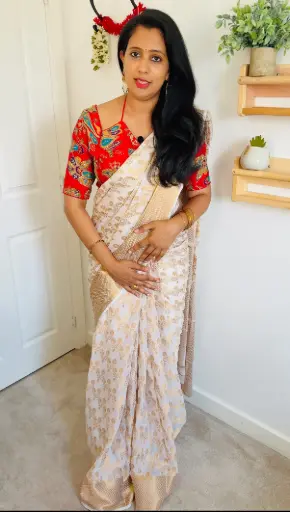 SS04 - Georgette Off-white Saree