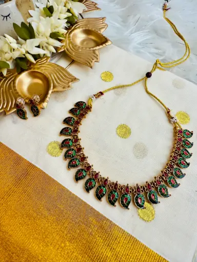 QJ004 Manga Necklace